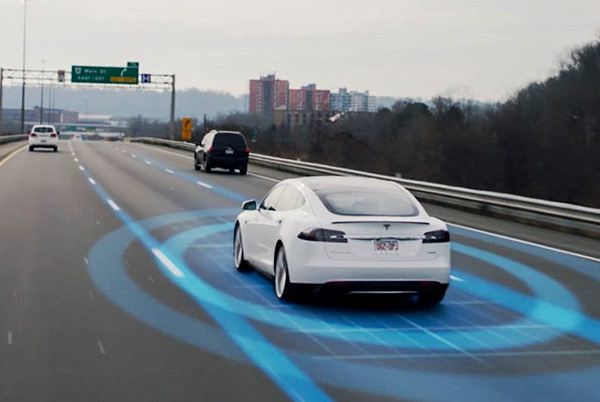 Elon Musk tvrdí, že Tesla bude mít autonomii Level 5 do konce roku