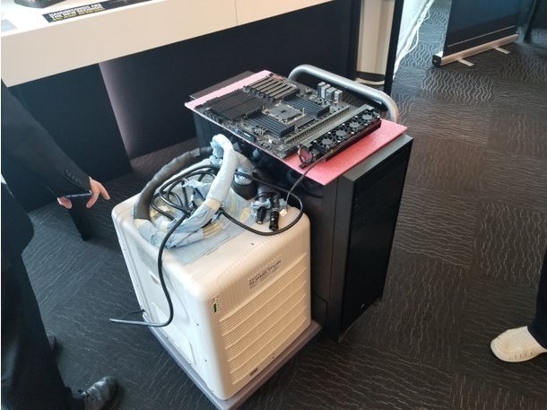 Teplotu 5GHz Core s 28 jádry krotila výkonná vodní chladnička