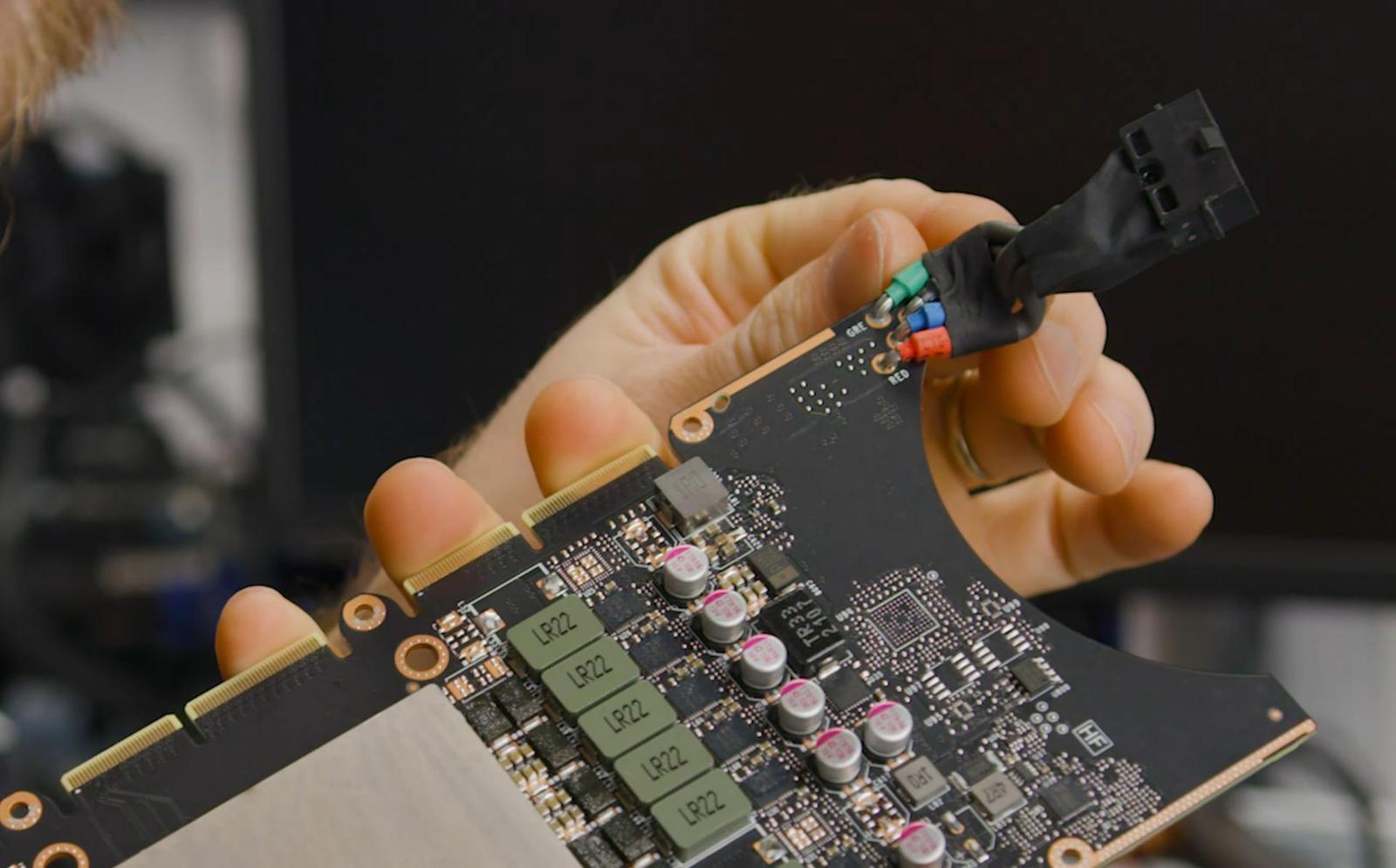 NVIDIA CMP 170HX má pozoruhodný heatspreader i PCB