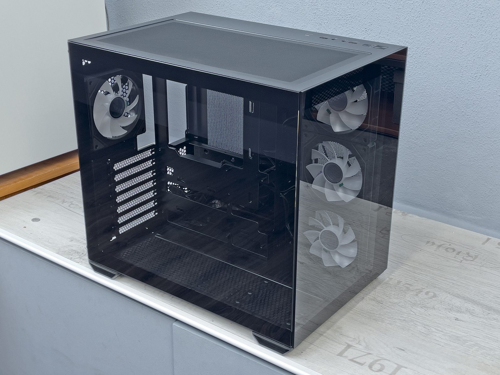Test skříně Cooler Master Elite 681 – stvořena pro podívanou