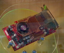 CeBIT 2003: 3x GeForce FX od společnosti AOpen
