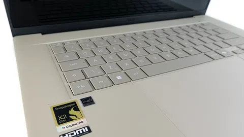 Asus Zenbook A16 (UX3607): Jak si vede hezoun se Snapdragonem X2 Elite?