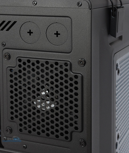 Corsair Vengeance C70: celokovová herní skříň