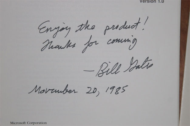 Windows 1.0 z roku 1985 je k mání na eBayi i s poděkováním Billa Gatese