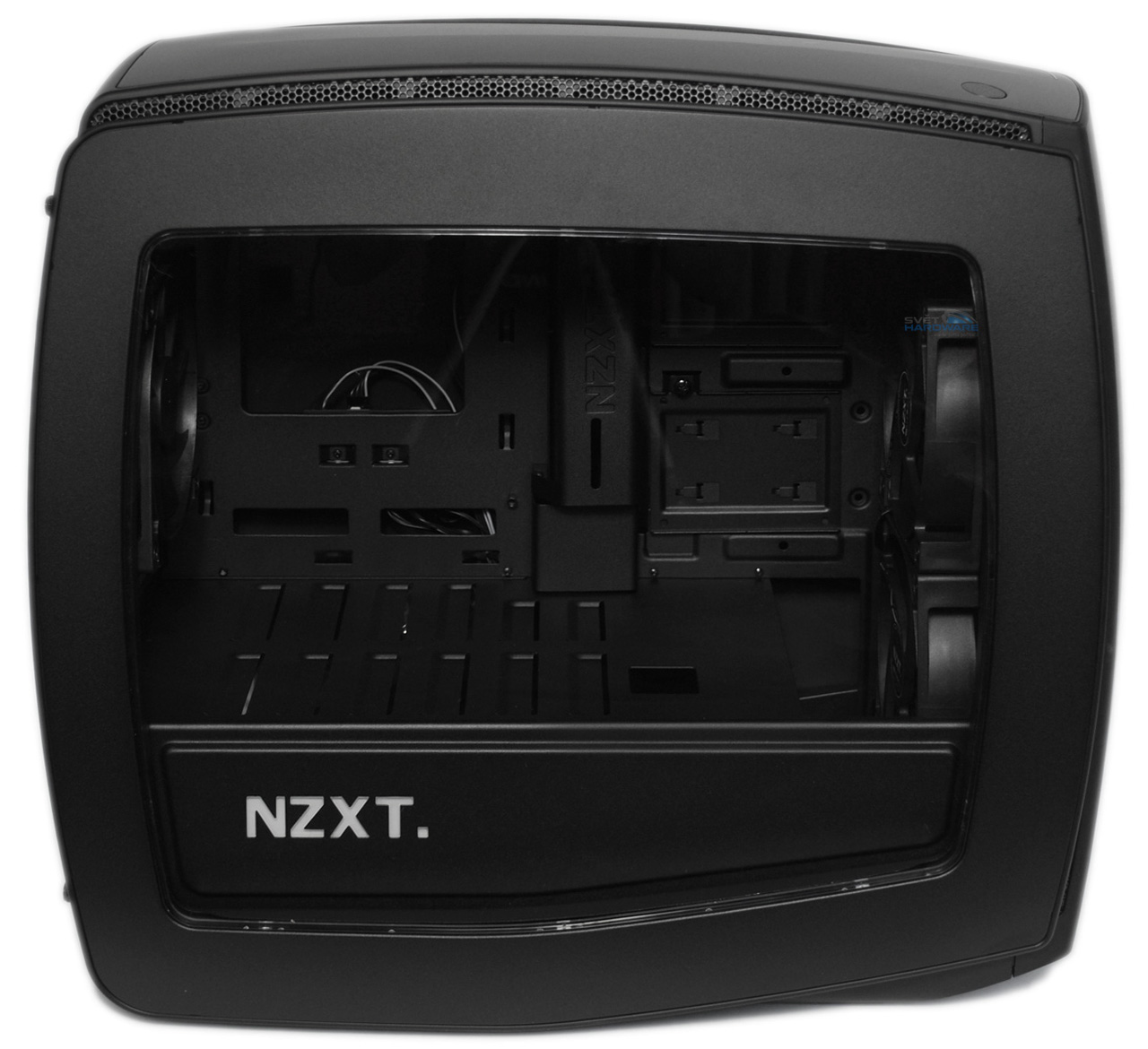 NZXT Manta: malá velká skříň