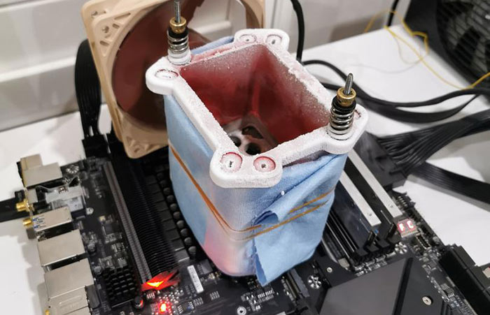 Ryzen 9 3900X vs. Core i9 7920X: OC souboj 12jádrových procesorů