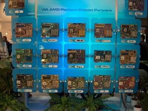 CeBIT 2004: Čím vším se pochlubila letos VIA?