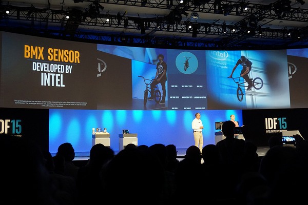 Intel na IDF: počítače všude, RealSense i pavoučí armáda