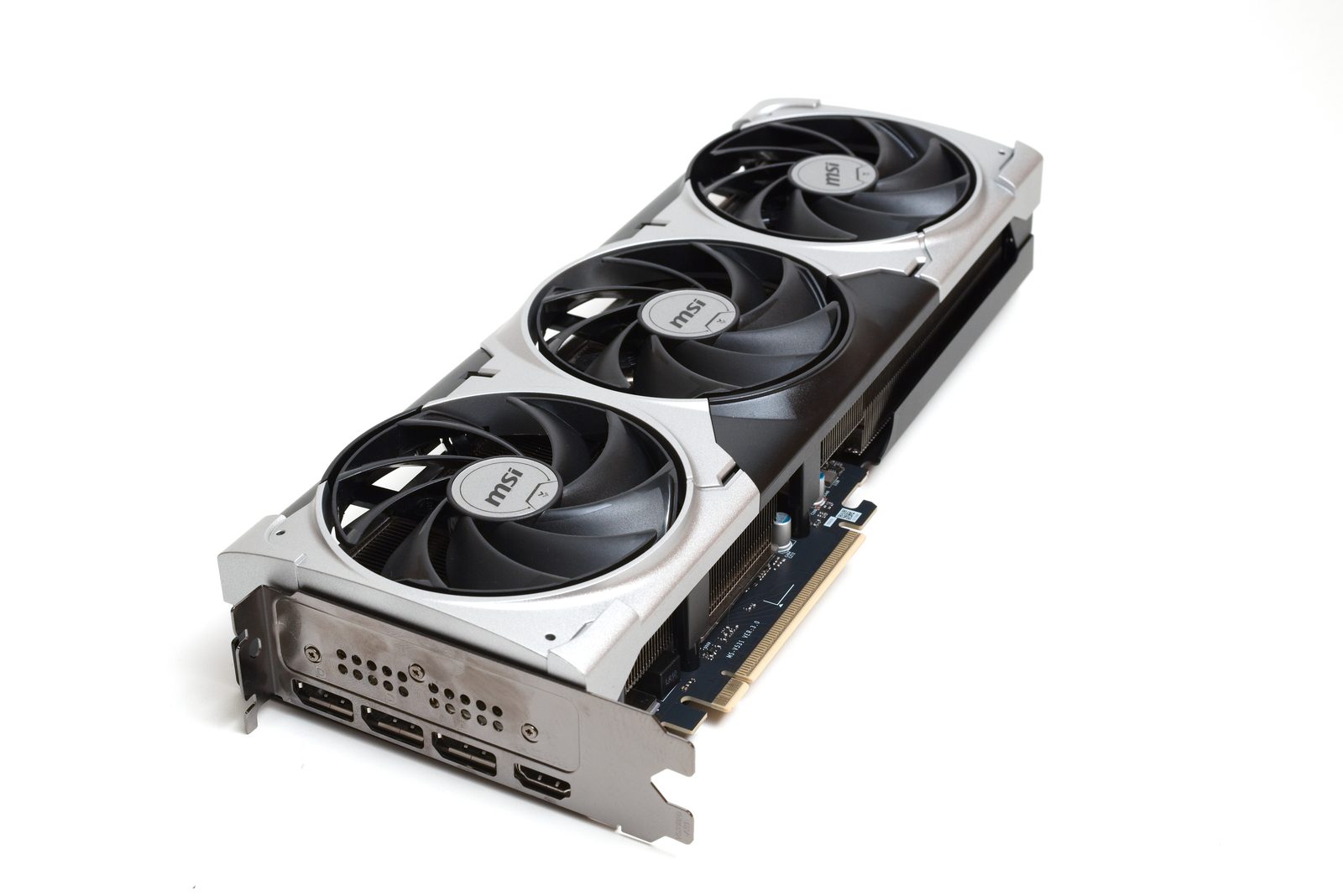 Path tracing v Resident Evil Requiem vypadá skvěle i na mainstreamových GeForce RTX