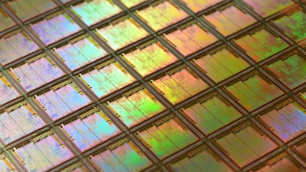 Analytici: nedostatek čipů přetrvá přinejmenším ještě rok