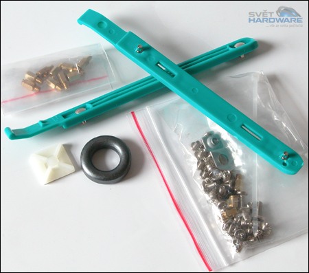 Enermax ECA3052 Chakra: eSATA na dosah