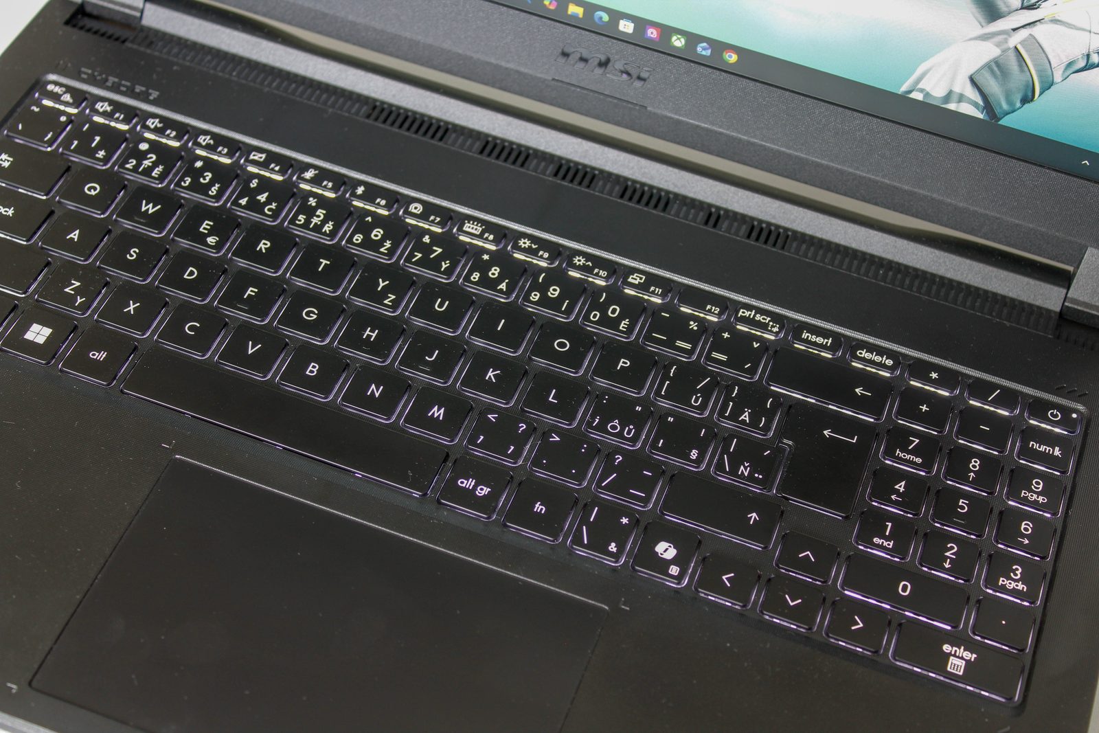 MSI Cyborg 15 Max C13W: Vstupenka do světa přenosného RTX hraní