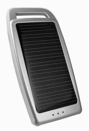 AC připravil nabíječku se solárními články C1 Mobile