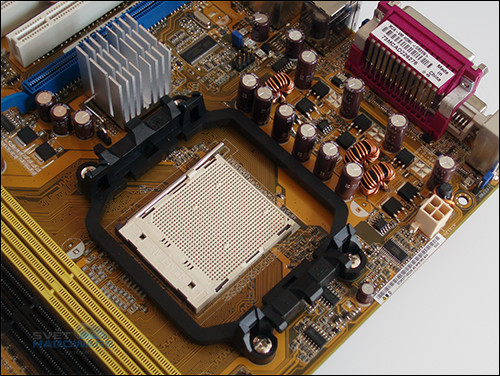 Asus M2A-VM HDMI: 6 výstupů integrované grafiky