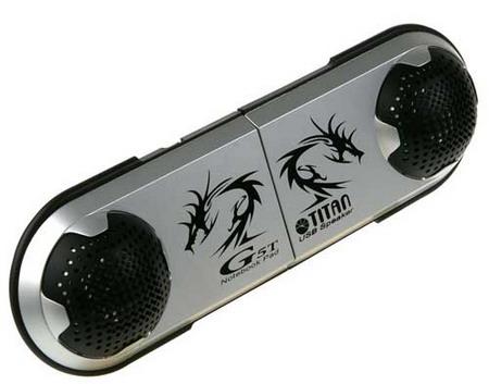 Titan a nová chladící podložka s reproduktory