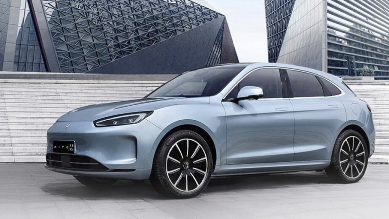 Huawei představil elektromobil AITO M5 EV s 80kWh LFP akumulátorem