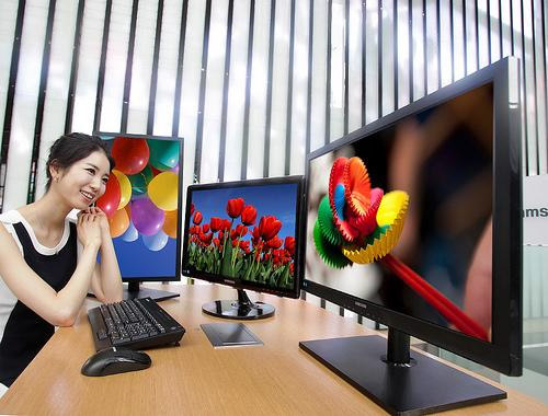 Samsung odhaluje S27B970 a řadu 9