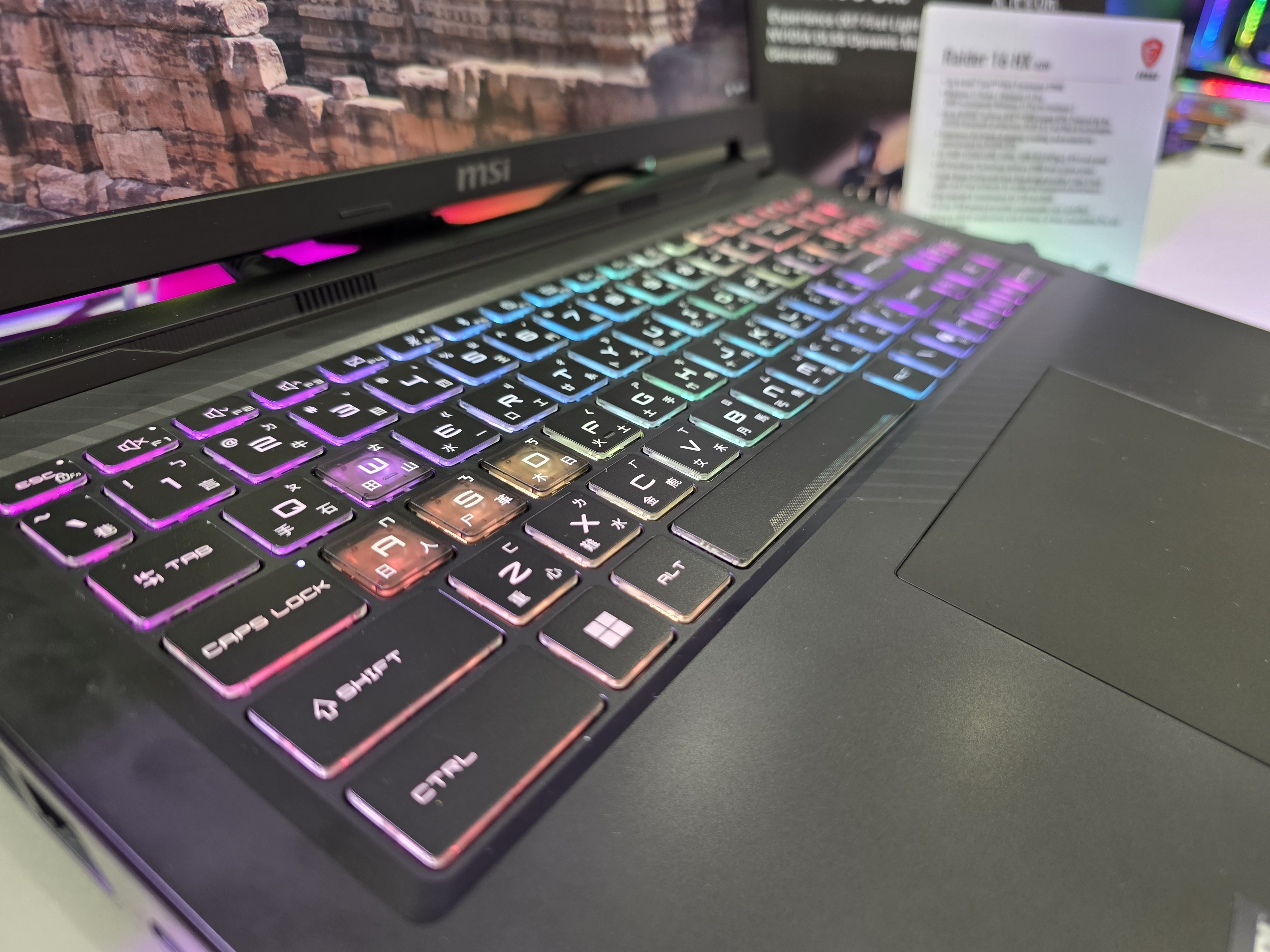 MSI Raider 16 HX