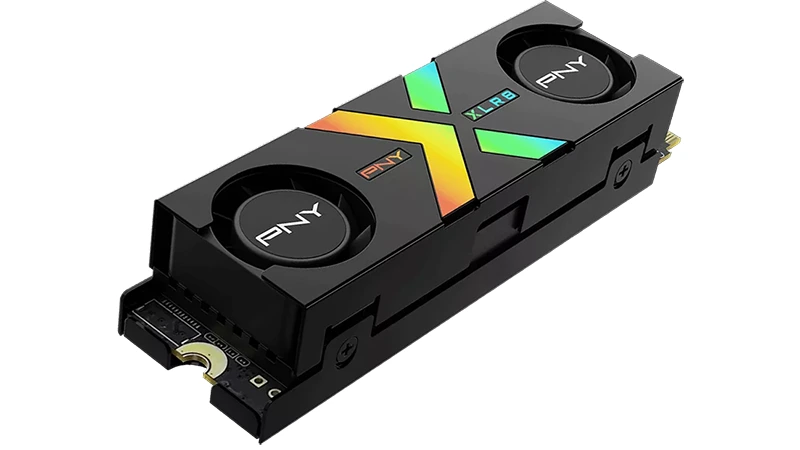 SSD PNY CS3150 sice nabídne až 12 GB/s, chladí ho ale dva malé ventilátory