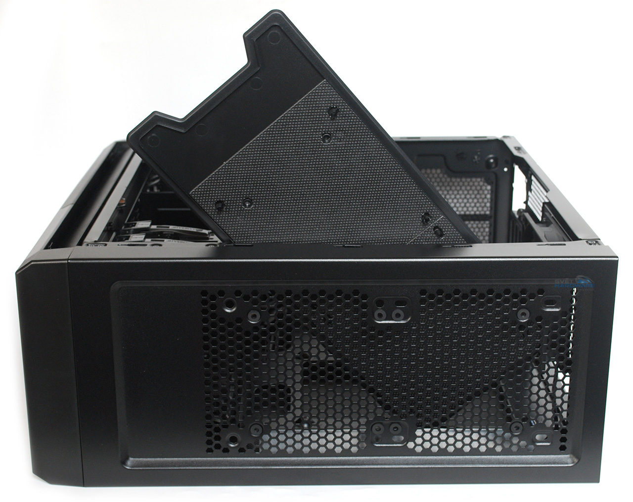 Corsair Carbide 330R: jednoduchý a tichý tower