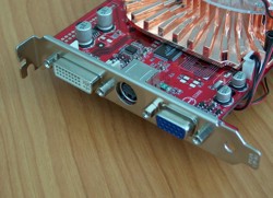 Fotogalerie: GeForce FX 5900 od společnosti MSI