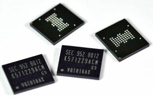 Samsung má jako první dodat multičipové paměti typu PRAM