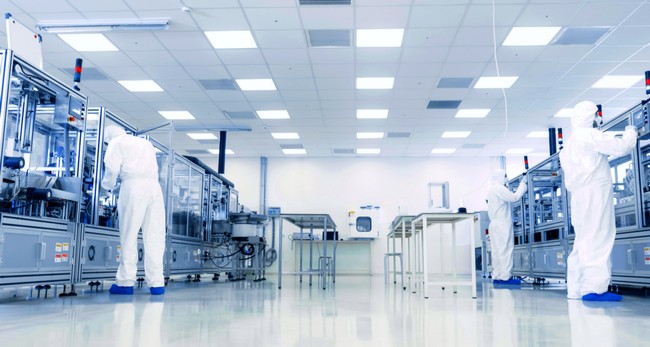 Intel dostává miliardy dolarů na subvencích, kolik v USA a Evropě?