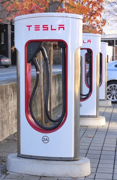 Tesla postaví nový Supercharger V4 v Arizoně se soláry a Megapackem