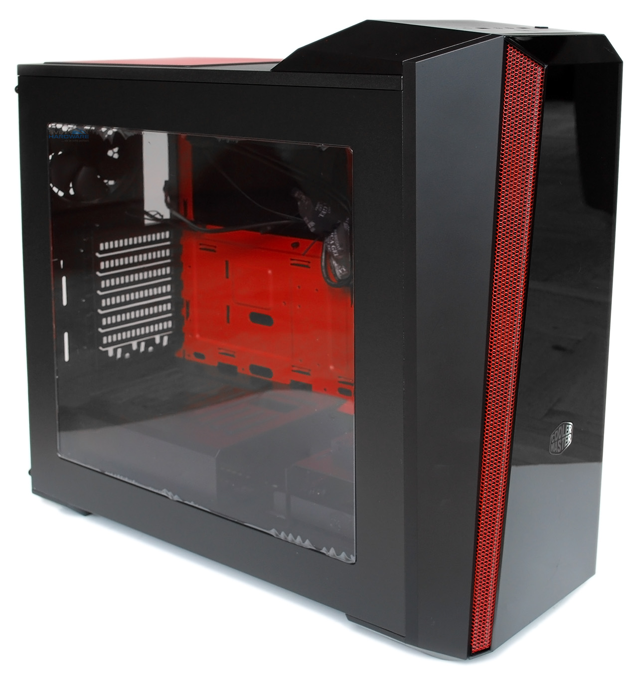 CM MasterBox 5t: prostorná a moderní