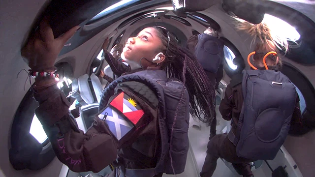 Vesmírný turismus u Virgin Galactic zahájen: první platící zákazníci vzlétli do vesmíru