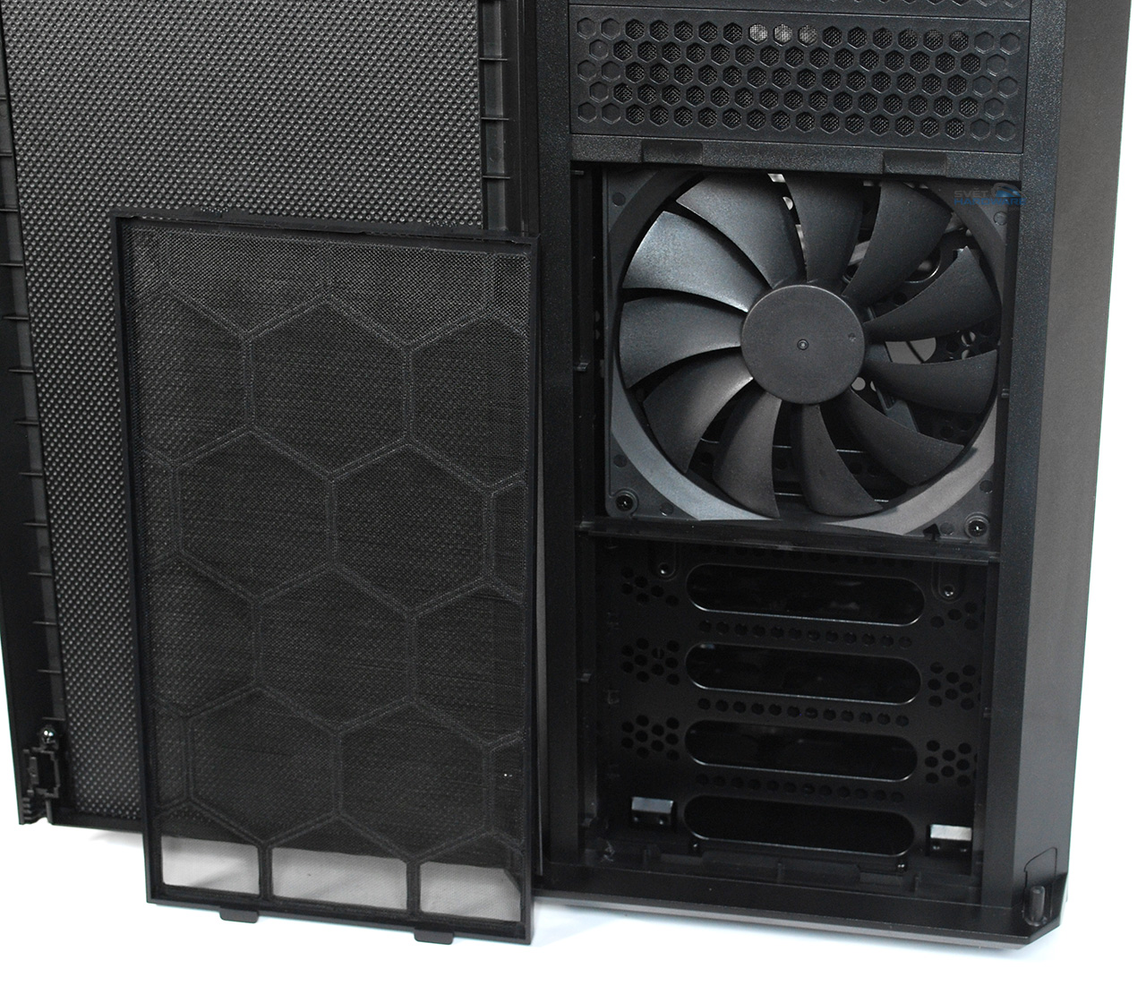 Corsair Carbide 330R: jednoduchý a tichý tower