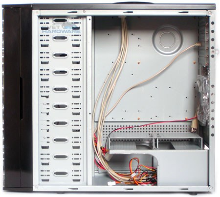 AeroCool Flamboyant: skříň s plamenným displejem