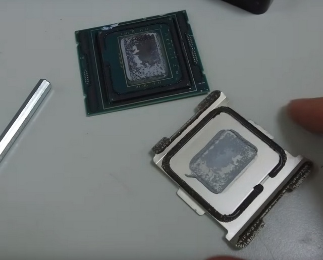 Teplovodivá pasta pod heatspreadem je i u nových Core-X Series