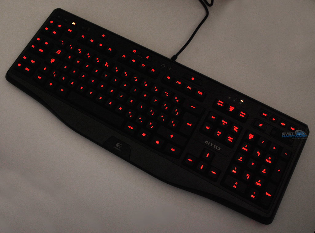 Trio herních klávesnic v akci