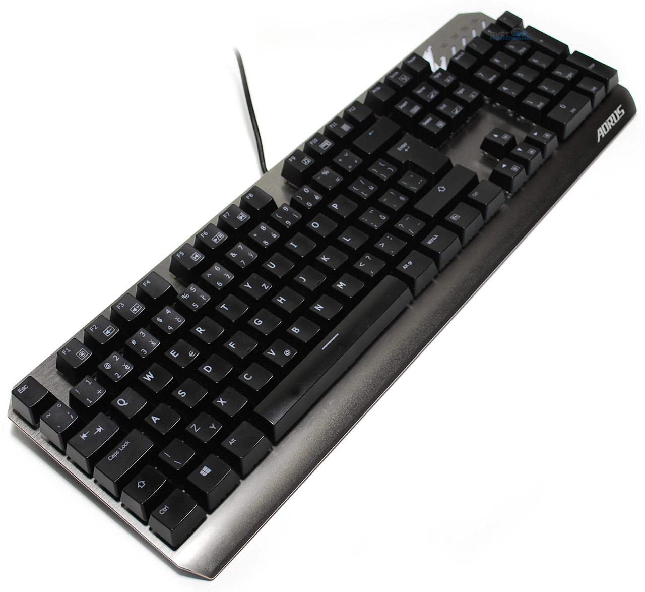 Aorus K7: hliníková mechanika v RGB barvách