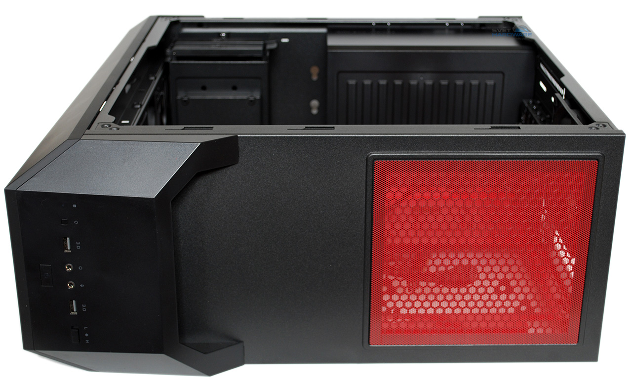 CM MasterBox 5t: prostorná a moderní