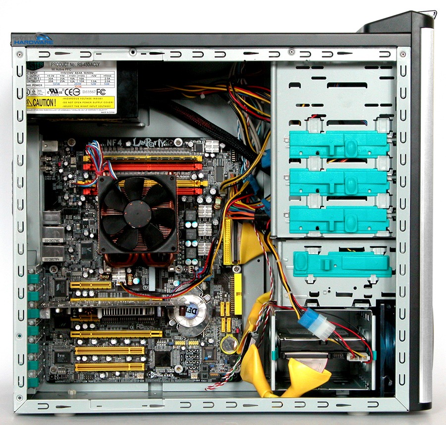 Enermax ECA3052 Chakra: eSATA na dosah