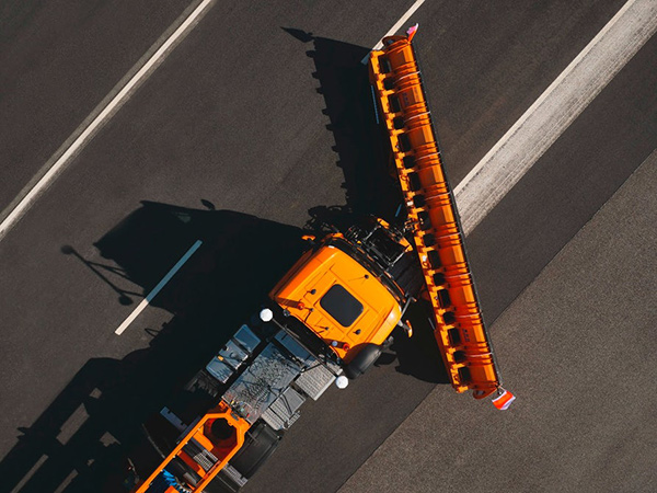 Daimler testuje autonomní sněžné pluhy Mercedes-Benz