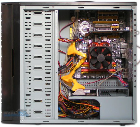 AeroCool Flamboyant: skříň s plamenným displejem