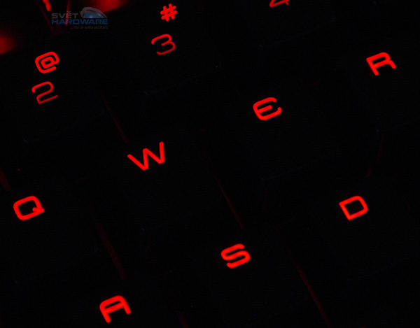 Ozone Strike Battle: kompaktní herní klávesnice