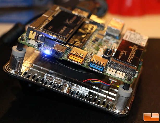 Intel NUC se Skylake "Swift Canyon" a DDR4 vyfoceno