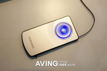 Samsung představil pouze 8mm vysokou myš