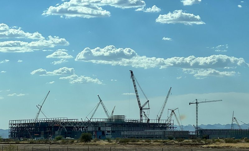TSMC nasadilo vysoké tempo stavby v Arizoně, pracuje tam 24 jeřábů