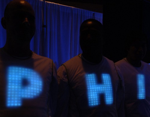 Philips představuje Lumalive – tkaninu s LED technologií