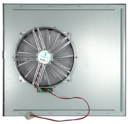 Enermax ECA3052 Chakra: eSATA na dosah