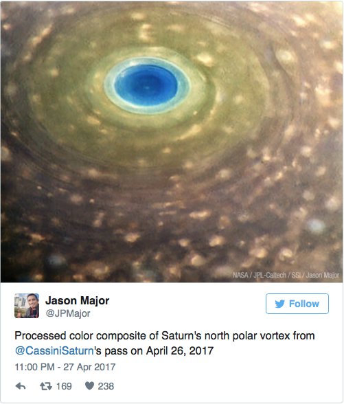 Podívejte se na první barevné fotografie detailů Saturnu