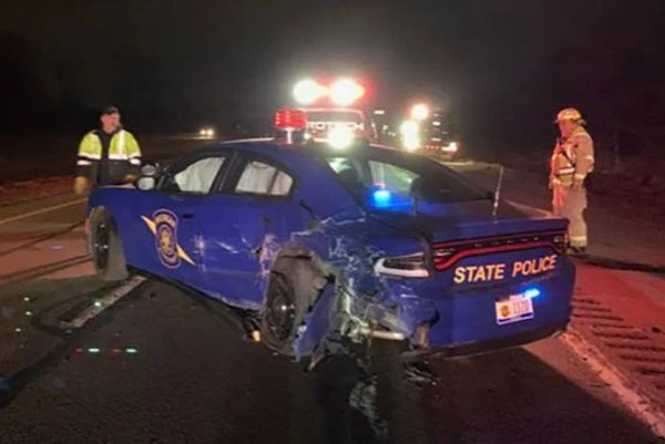 Autopilot Tesly má asi vážný problém s policejními majáky: další nehoda