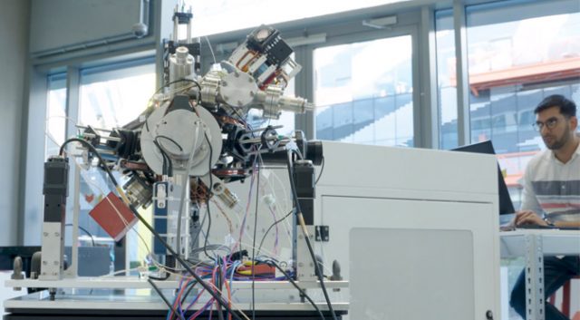 Kvantový akcelerometr dokáže zjistit pozici i bez satelitů