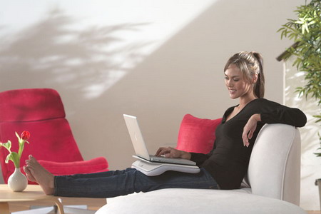 Logitech představuje podložku Comfort Lapdesk