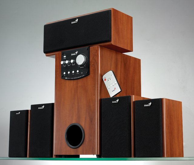 Genius SW-HF 5.1 5000 - legenda má pokračování